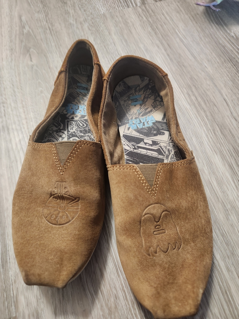TOMS STAR WARS Casual Slip-On Suede Loafers in Brown